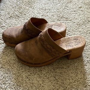 Kork Ease clogs